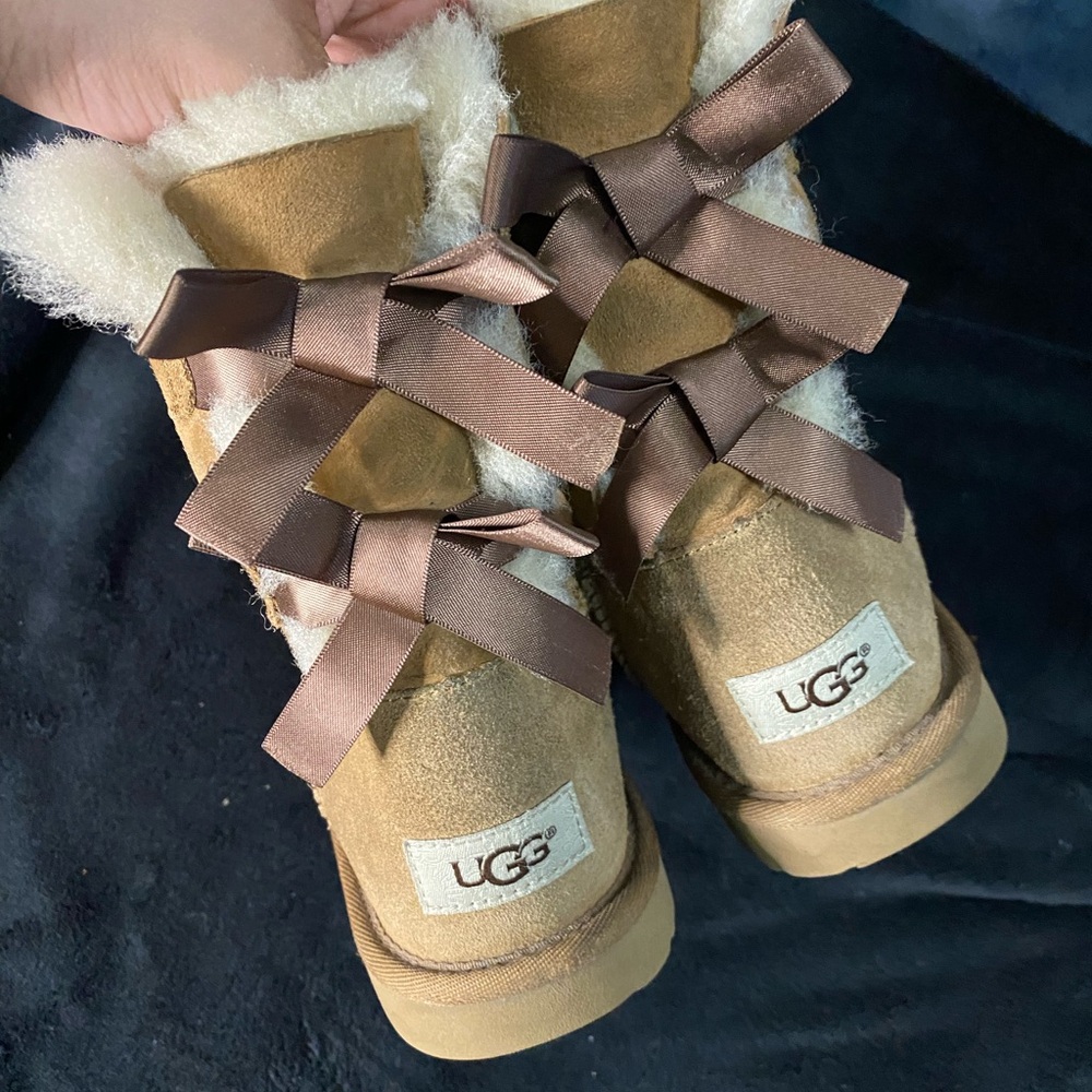 UGG BAILEY BOW II BOOTS - WOMENS SIZE 5